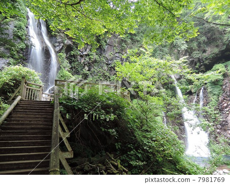 溫泉瀑布和瀑布 溫泉瀑布和瀑布 7981769