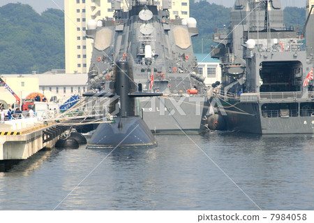海上自衛隊吹噓的最先進船舶的港口 7984058