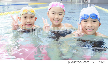 Swimming school image 7987425