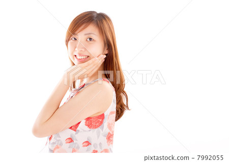 A girl in her twenties who put on her cheeks and laugh with a gentle smile laughing in summer clothes A girl in her twenties who put on her cheeks and laugh with a gentle smile laughing in summer clothes 7992055