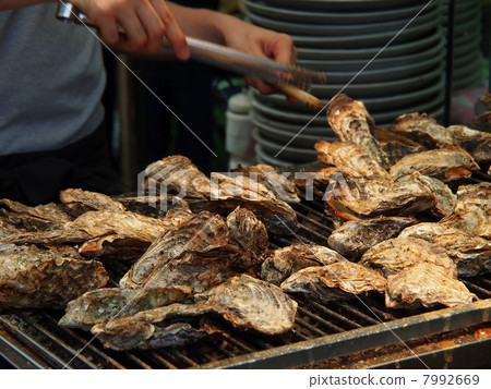 Grilled oysters 7992669