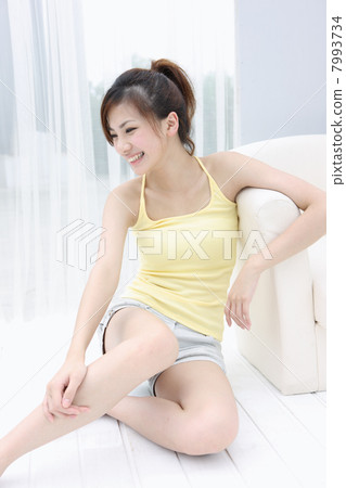 Portrait of a young woman 7993734