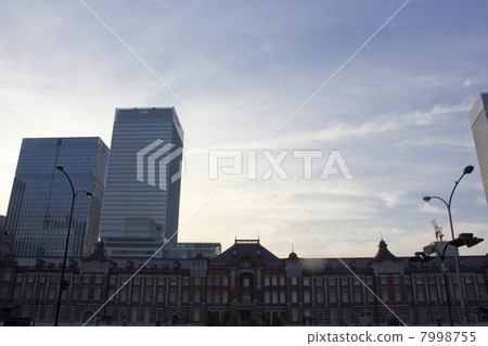 在東京站前的東京站酒店在黎明 7998755