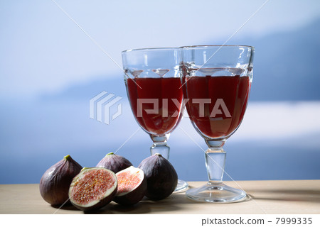 Figs and red wine Figs and red wine 7999335