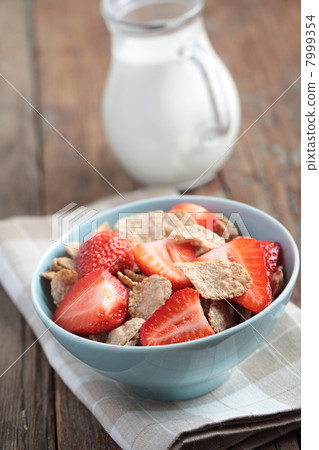 Cornflakes with strawberry Cornflakes with strawberry 7999354