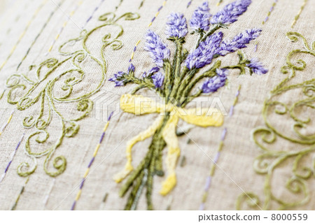 Provence style embroidery pillow with lavender illustration 8000559