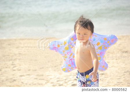 在海裡游泳 8000562