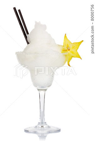 White alcohol cocktail with fruit ice crush and carambola fruit White alcohol cocktail with fruit ice crush and carambola fruit 8000756