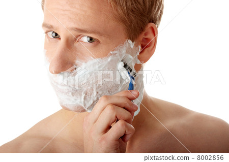 Man shaving 8002856
