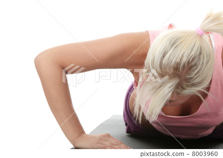 Young beautiful woman during fitness time 8003960