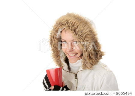 Winter girl with hot cup 8005494
