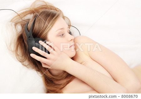 Sexy girl in bed Sexy girl in bed 8008670