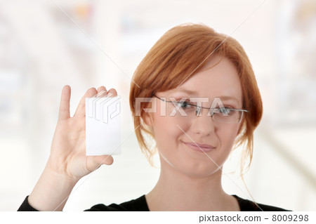 Redhead female person with blank business card 8009298