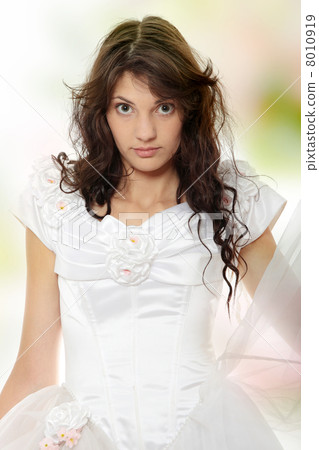 Young bride Young bride 8010919