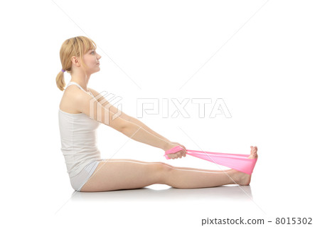 Beautiful young woman doing exercise 8015302