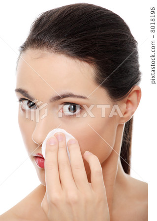 Young beautiful caucasian woman using a cotton pad Young beautiful caucasian woman using a cotton pad 8018196