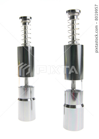 Salt & Pepper mills isolated 8019957
