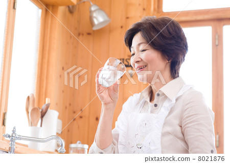Housewife drinking water Housewife drinking water 8021876