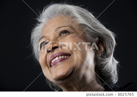 Portrait of an old woman smiling Portrait of an old woman smiling 8025765