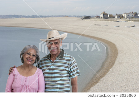 Portrait of an old couple 8025860