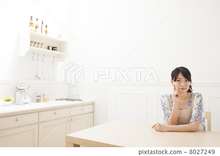 Woman in the kitchen Woman in the kitchen 8027249