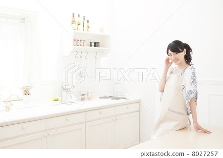 廚房裡的女人 廚房裡的女人 8027257
