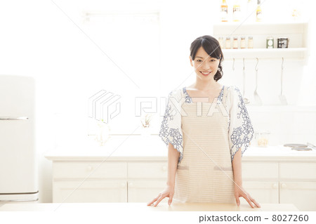Woman in the kitchen Woman in the kitchen 8027260