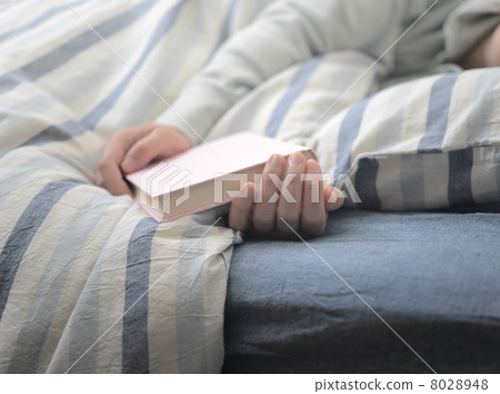 在床上的每日場景 8028948