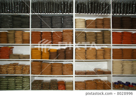 shop of exotic Indian spices 8028996