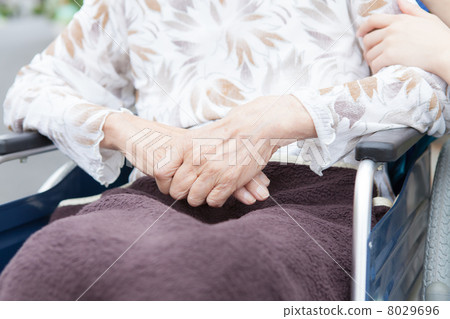 The hands of the grandmother The hands of the grandmother 8029696