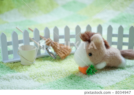 Horse of felt 8034947