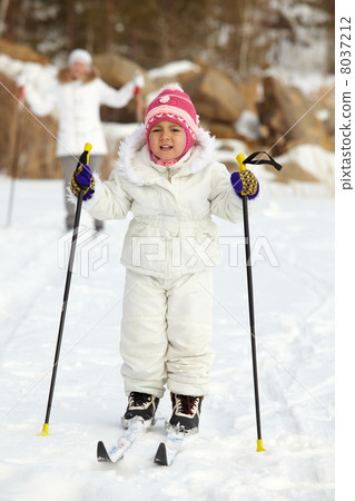 Child skiing 8037212