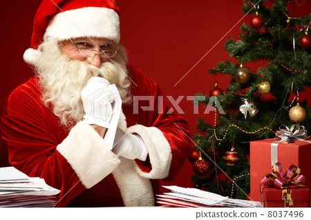 Choosing xmas letter 8037496