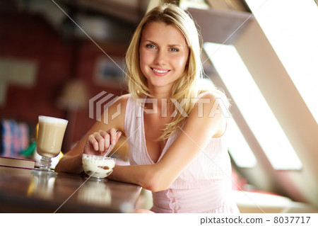 Time for dessert 8037717