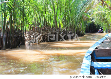 I go on the Mekong River I go on the Mekong River 8039959