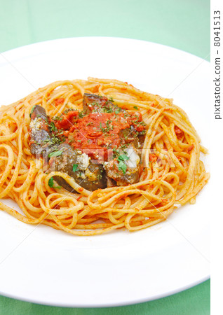 鮮美茄子和蕃茄麵團 8041513