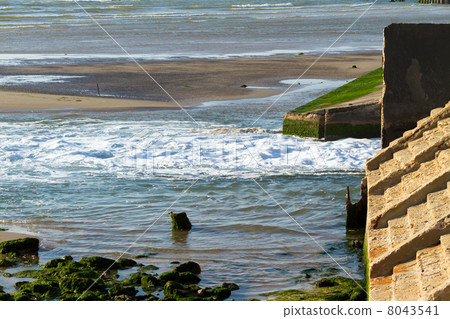 Sewage flows into the sea 8043541