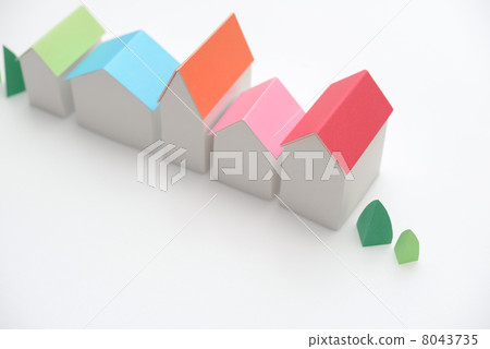 多彩的屋頂街道 8043735