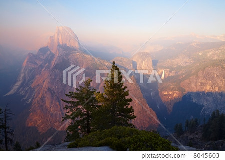 Half Dome at Sunset, Yosemite Valley Half Dome at Sunset, Yosemite Valley 8045603