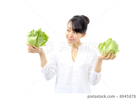 一個女人用生菜 8045878