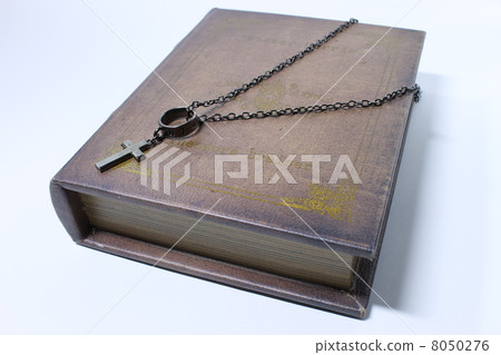 書籍和項鍊 書籍和項鍊 8050276
