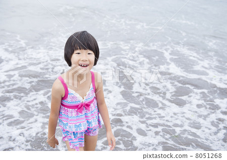 在海裡游泳 在海裡游泳 8051268