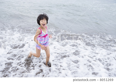 Swimming in the sea Swimming in the sea 8051269