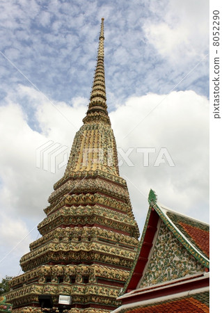 The pagoda of Thai Wat Pho The pagoda of Thai Wat Pho 8052290