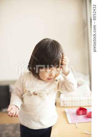 A girl with a head hit 8052432