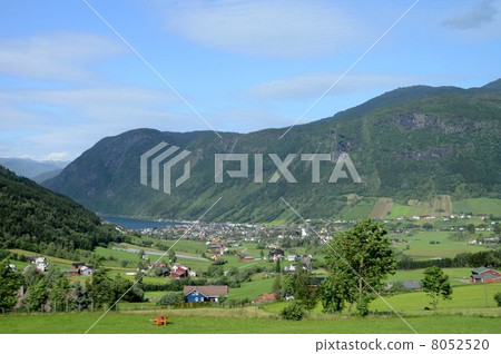 Sognefjord's Vangsnes has a ferry platform to Balestrand on the other side 8052520