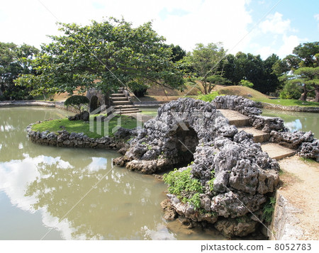 Stone bridge in Okinawa · Longevaleon garden 8052783