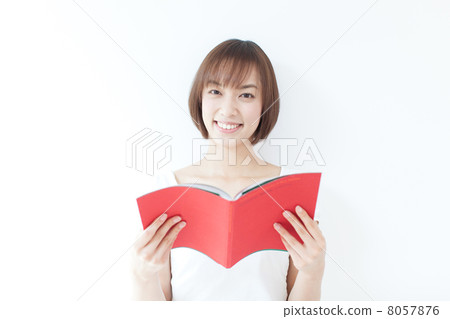 讀一本書的女人 讀一本書的女人 8057876