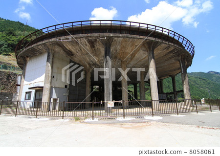 巨大的廢物工廠 8058061