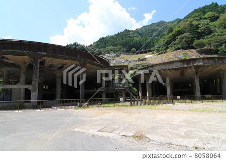 巨大的廢物工廠 巨大的廢物工廠 8058064